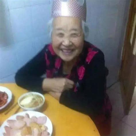农村92岁老人轮到二女儿家管饭，女儿不在家，看外孙女如何待老人