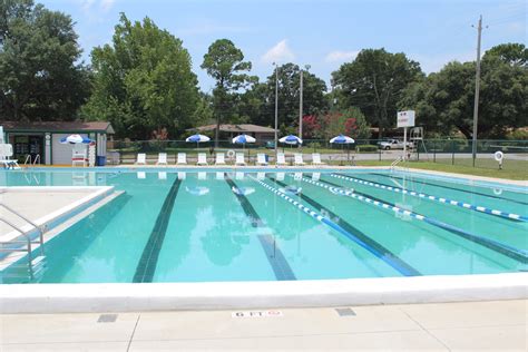 Family fun in Pensacola: Roger Scott Swimming Pool