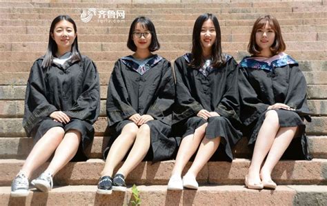 济南高校美女大学生拍创意毕业照致青春(组图)-国际在线