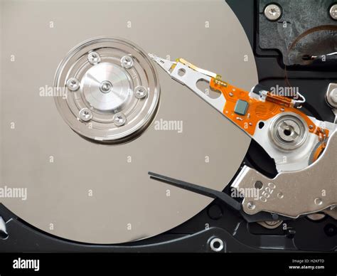 Hard Drive Inside a Computer 的图像结果