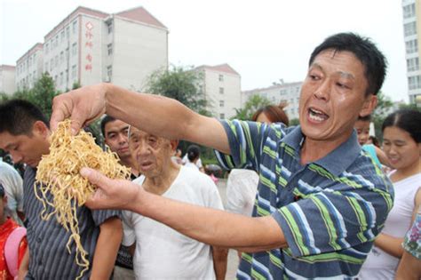 家长喂辅食若走进“假稠”误区，孩子吃得越多越长不高脑子还越笨_食物_锻炼_影响