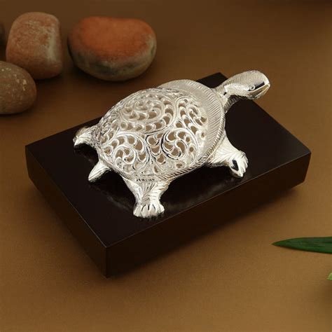 SILVER PLATED TORTOISE ON WOODEN BASE – Code Silver