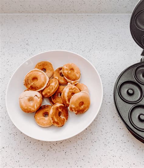 Dash Express Minin Donut Maker Review - Dash Donut Maker - Electric ...