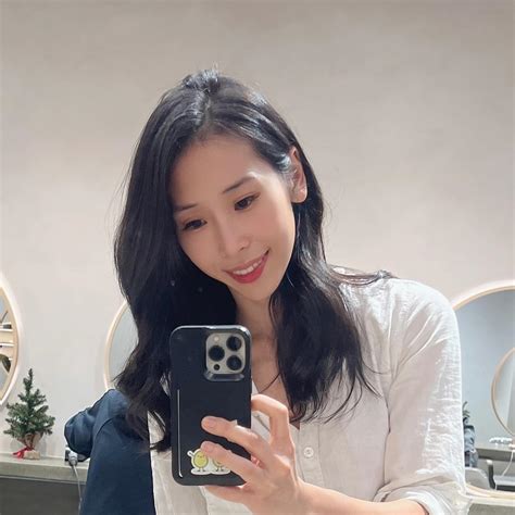 Sharon | Stumbled upon my colleague's stunning new hairstyle, courtesy ...