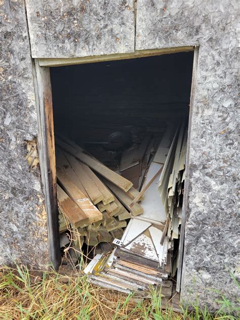 Full lift of 24ft pressure treated 2x4's , approx 12 sheets of tin gable.