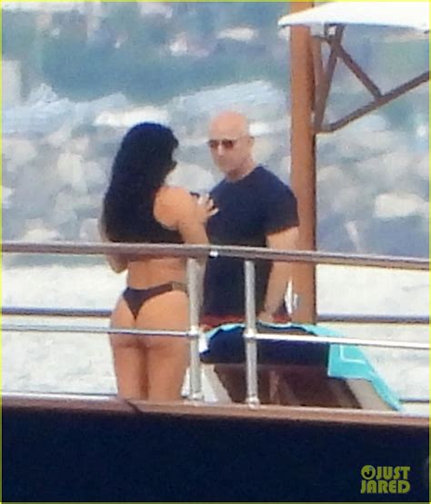 Jeff Bezos Spotted Playing Photographer for Lauren Sanchez on His $500 ...