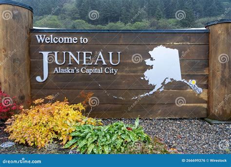Signo De Tablero De Madera Con Texto : Bienvenida a Juneau. Alaska ...