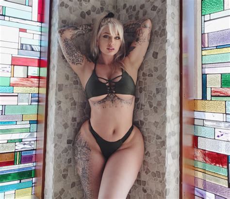 Modelo australiana de OnlyFans - ColorMusic