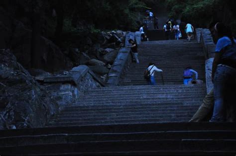 攀爬泰山，为什么聪明人从不"夜爬"？主要是这3点原因！_游客