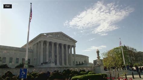 Supreme Court blocks Trump's deportations of Venezuelan migrants