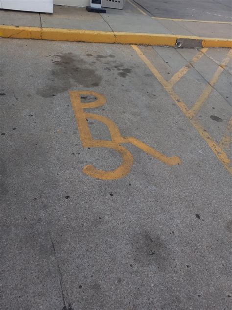 I mean, I guess it looks kinda similar : r/onejob