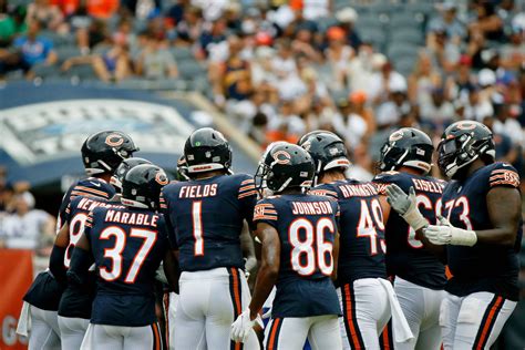 Download Football Players Hd Chicago Bears Wallpaper | Wallpapers.com