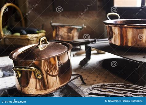 Antique Copper Cooking Pans Stock Photo - Image of brown, decor: 12623756