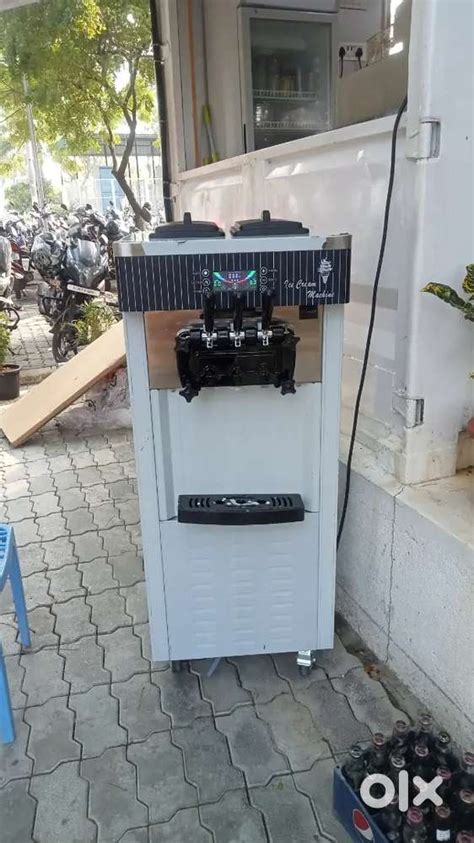 SOFTY ICE CREAM MACHINE - Kitchen & Other Appliances - 1797427541