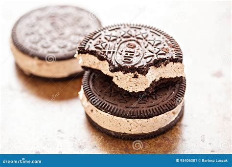 Ice Cream Sandwich Oreo - Chocolate Flavoured Sandwich Biscuits Filled ...
