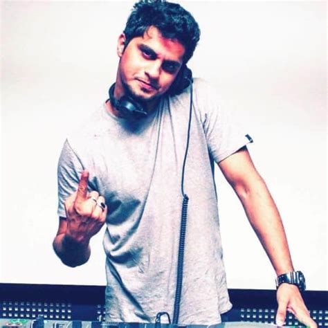 Ladies And Models Night Ft. Njay at Bombay Adda in Bangalore - HighApe