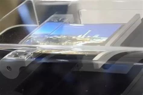 Sony Is Building World's 1st Rollable Screen Phone, Which Puts Foldable ...