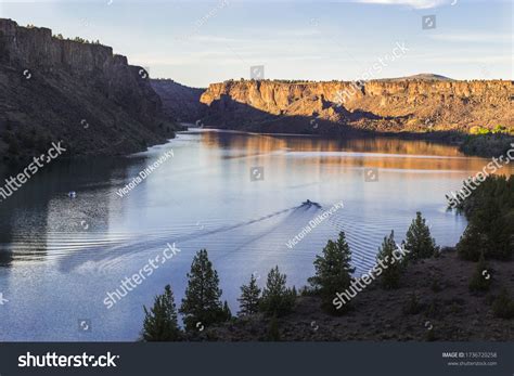 63 Lake billy chinook Images, Stock Photos & Vectors | Shutterstock