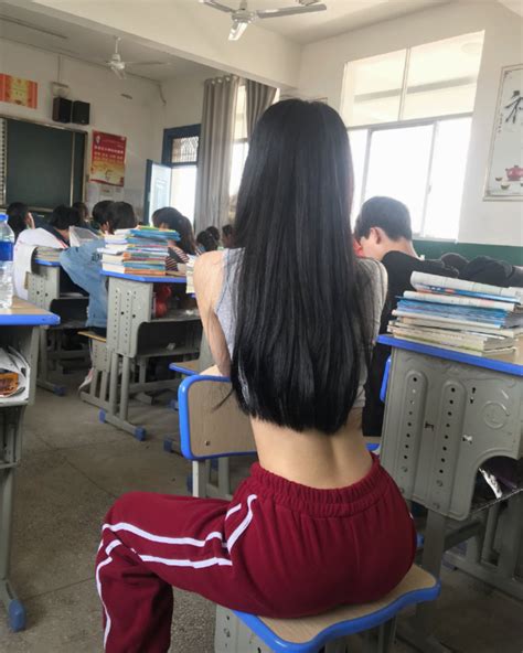 高清：浙江一大学女生穿热裤露脐装做广播操_胶东在线教育频道