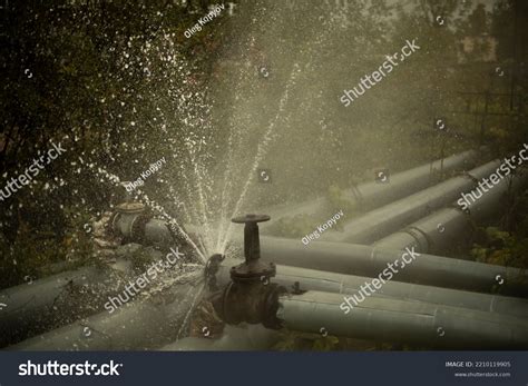 Exploding Pipe 的图像结果