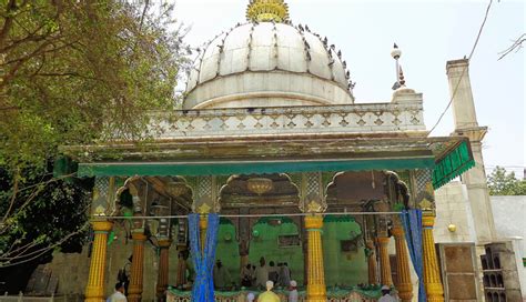 5 Famous Islamic Religious Places to Visit in India - lifeberrys.com