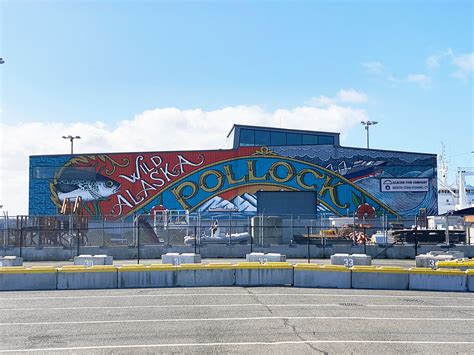 Glacier Fish Company building wrap on Seattle's Pier 91 | SuperGraphics