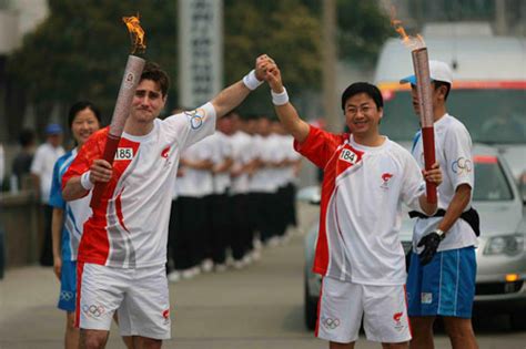 外籍火炬手传情荆州：让世界了解中国-搜狐2008奥运