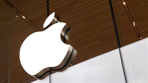 Apple may let users set their own default apps in iPhone, on iPad with ...