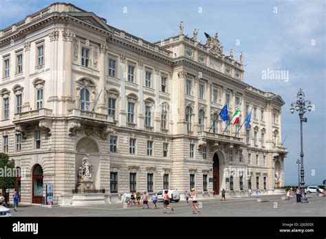 Palazzo del lloyd triestino piazza grande einheit italiens platz -Fotos ...