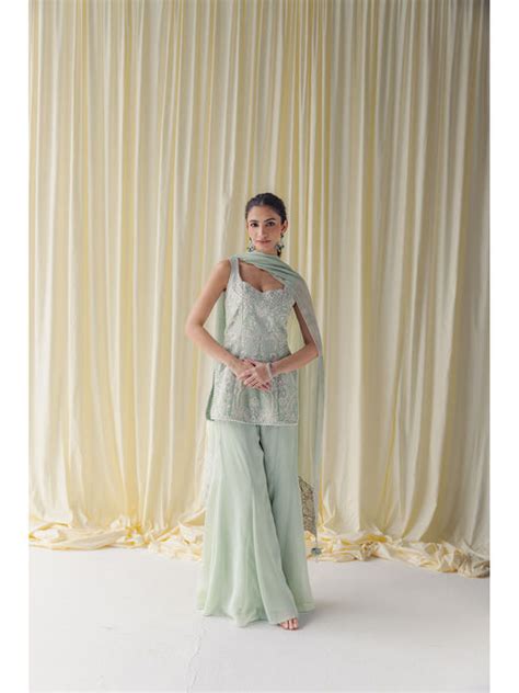 LABEL NAARITI - Buy Latest LABEL NAARITI Designs Online | Nykaa Fashion