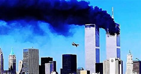 美国“911”事件17周年，双子塔瞬间灰飞烟灭，数千亿美元化成灰_世贸大楼