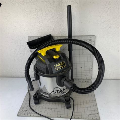 #9 Stanley 4 Gallon Shop Vac | EstateSales.org