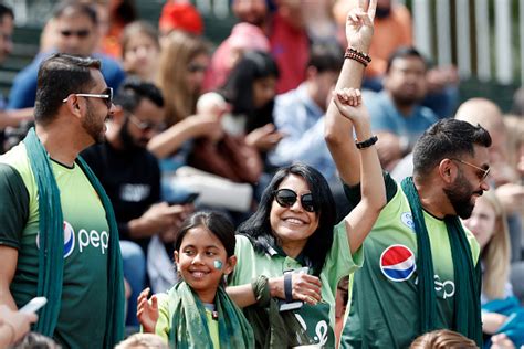 India vs Pakistan: Fans captured cheering at Hockey Champions Trophy ...