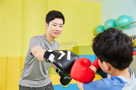 Boy Boxing 的图像结果