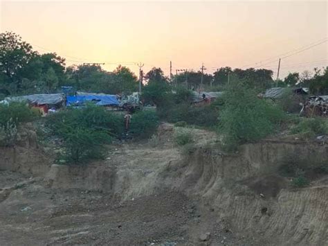 Show-cause notice with fine of 16.33 lakh to 2 caught in Anklav soil ...