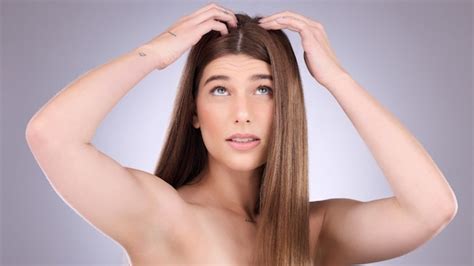 Castor Oil for Dandruff: How to Use & Benefits