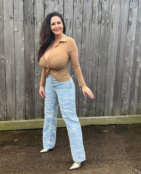 Pin di Alister su Up Front | Donne formose, Donne attraenti, Donne