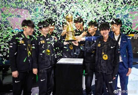 中国日报：3-2击败DK，中国战队RNG时隔三年再夺世界冠军-直播吧zhibo8.cc