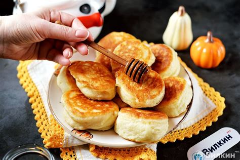 Пышные оладьи на молоке с дрожжами - рецепт с фото пошагово