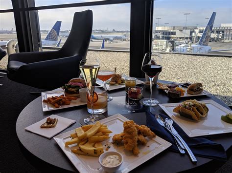 A Review of United Airlines' Newest Polaris Business Class Airport Lounge