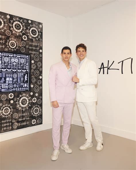 Art Market Report: How To Make it in the Art World—HEES - Grit Daily News