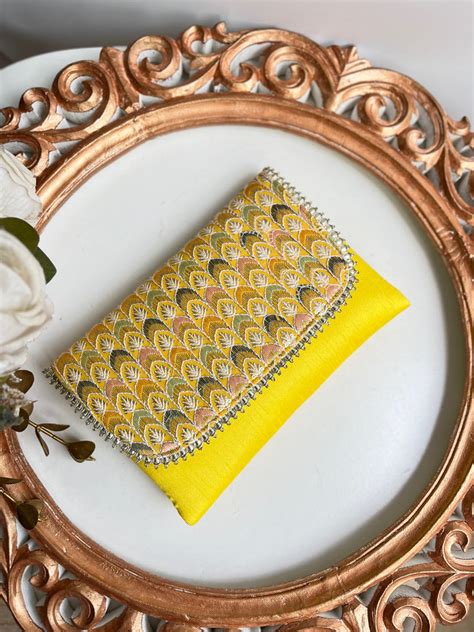 Regal Radiance Clutch (Bulk) – The Wedding Element