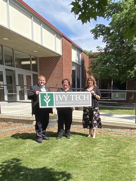Ivy Tech Fort Wayne to offer classes at Marshall Community Center in ...