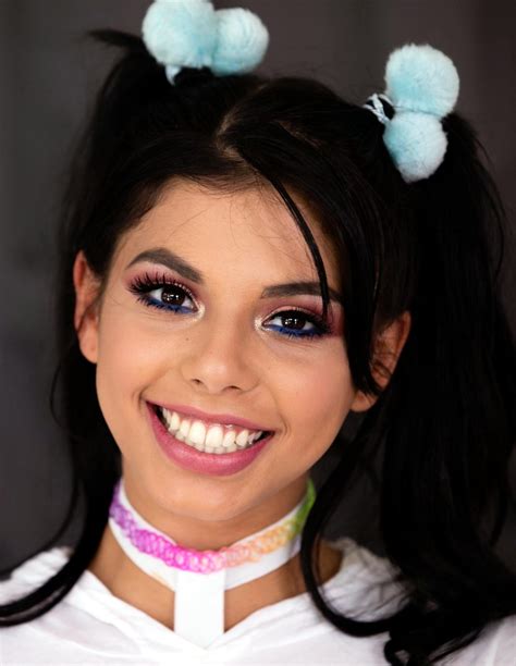 Gina Valentina : r/FamousFaces