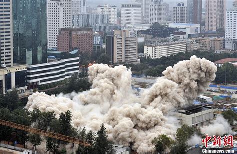 不同国家大楼爆破瞬间，中国15栋楼同时爆破，印度楼坚强爆破失败-旅游视频-搜狐视频