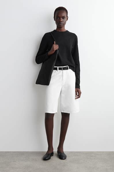 CLEAN CUT REGULAR LONG-SLEEVED T-SHIRT - BLACK | COS US