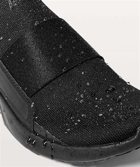 Lululemon Womens Bliss Water Resistant Shoe - Black / Black - lulu fanatics