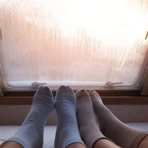 Simple Tips for Monsoon Footcare | SkinEasi – Skineasi