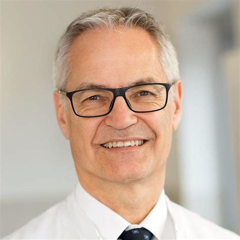 Using ZEISS TIVATO 700 to perform a bilateral decompression