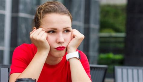 9 Signs You Can't Stop Thinking About Someone - lifeberrys.com